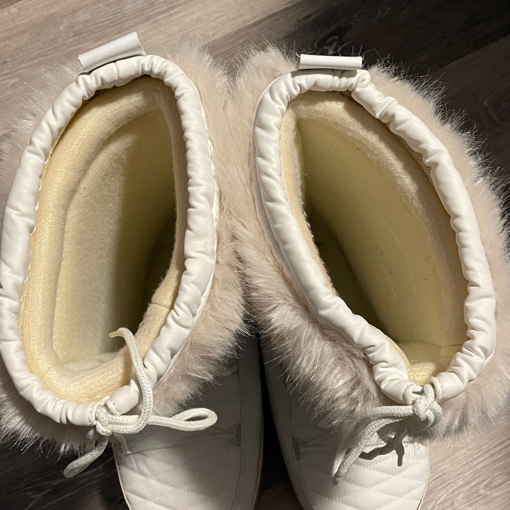 Barts White Winter Fur-Trim Snow Boots - Picture 2 of 6